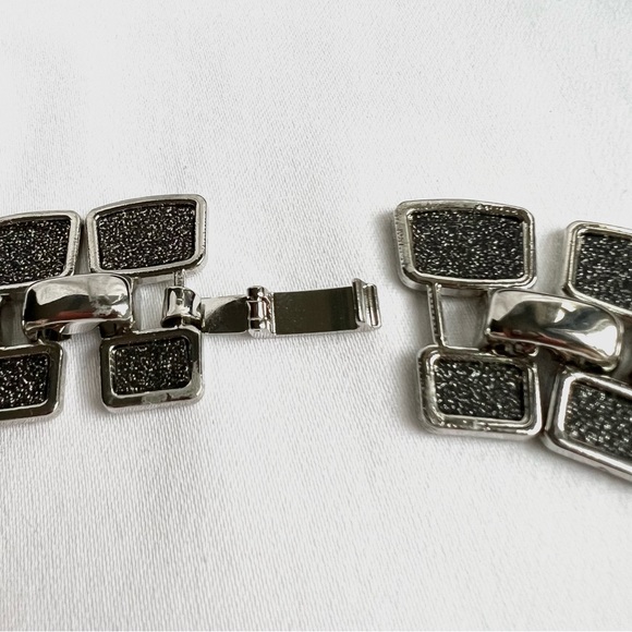 The Bay Statement Necklace - Picture 3 of 5